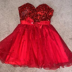 Red prom dress size M
